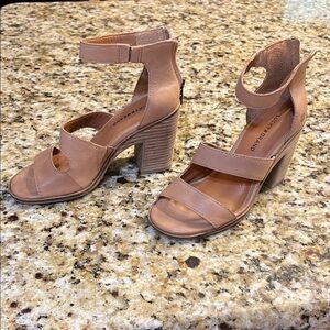Lucky Brand Women's Nude/Tan Block Heel Ankle-Strap Sandals